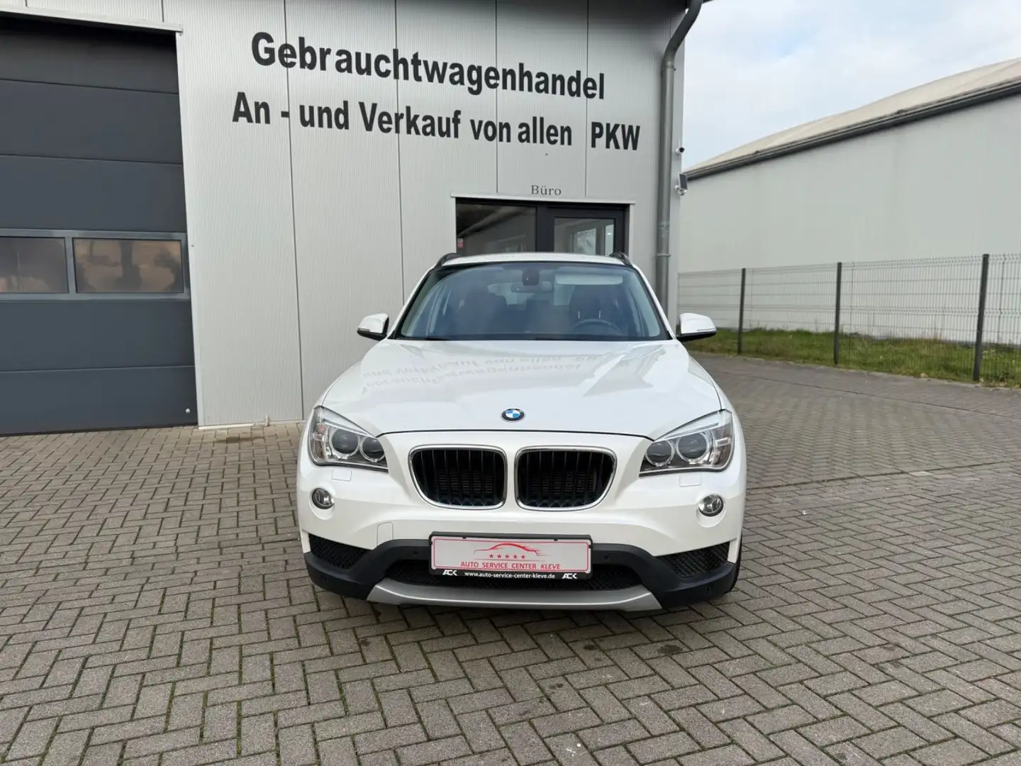 BMW X1 18 i sDrive*PDC*SHZ*SCHECKHEFT*KLIMAAUTO Weiß - 2