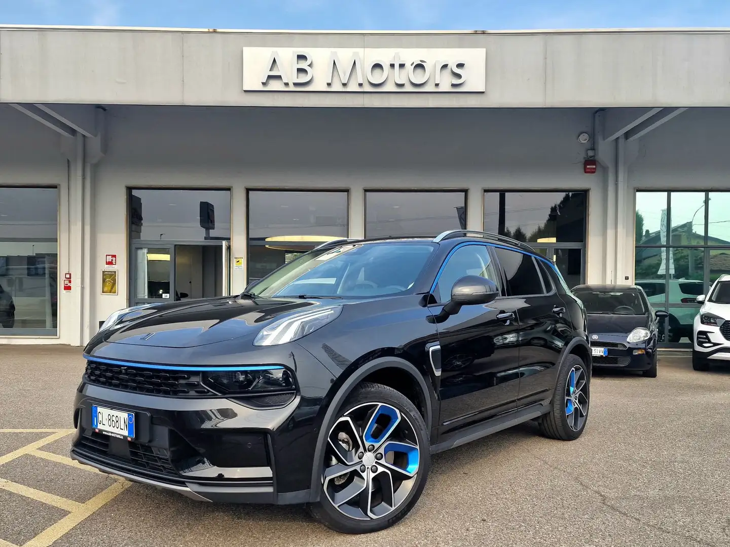 Lynk & Co 01 PHEV Schwarz - 1
