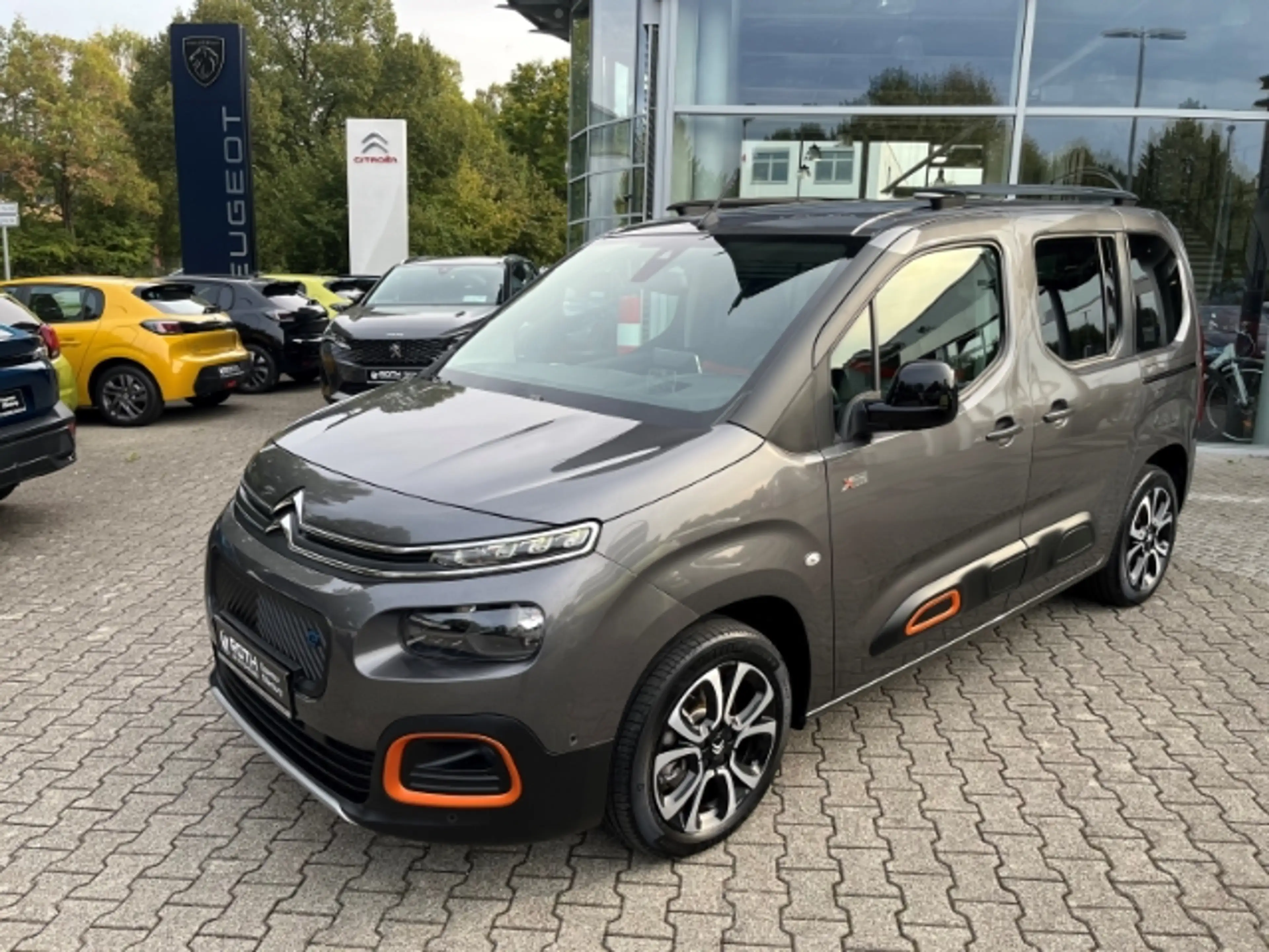 Citroen Berlingo XTR 1er-Hand Navi klima Kamera SHZ LM-Felgen