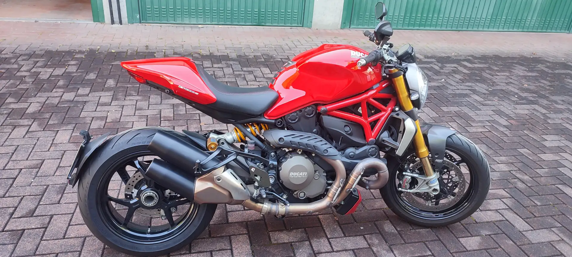 Ducati Monster 1200 S - 1