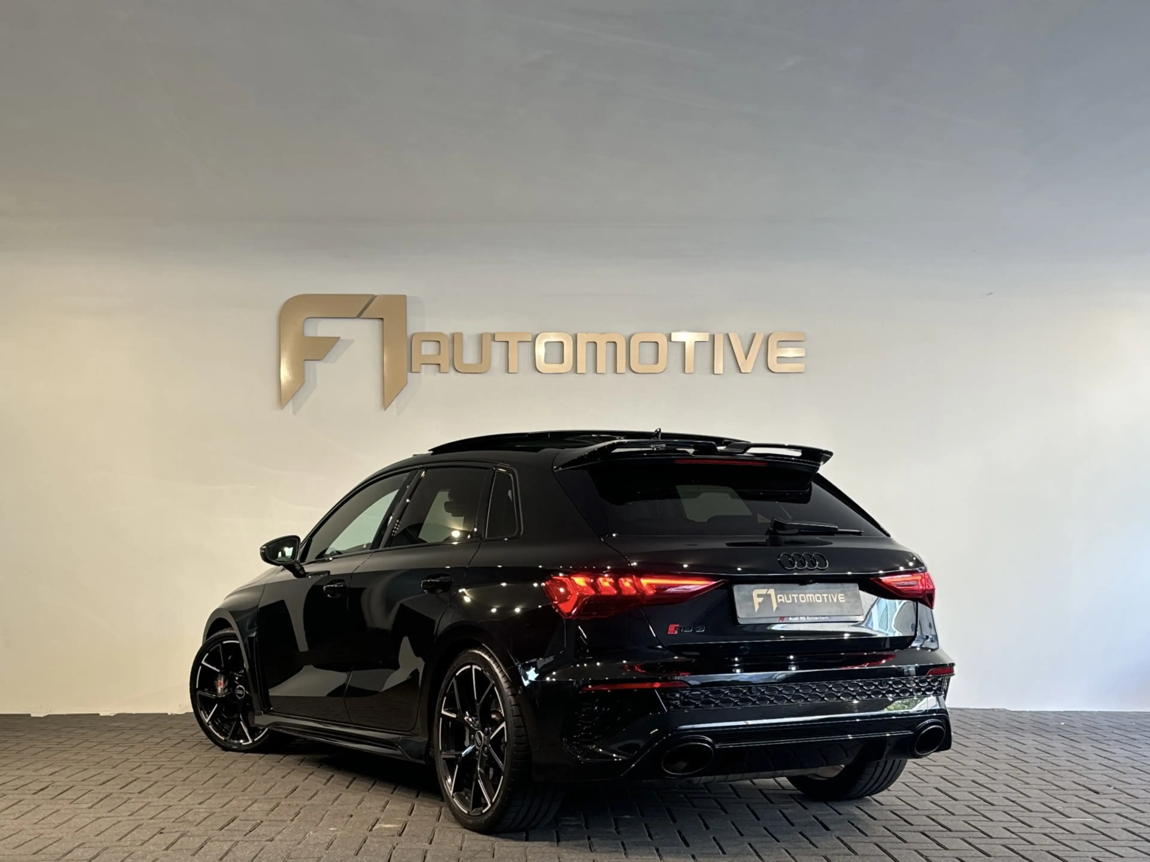 Audi RS3 Sportback 2.5 TFSI quattro Pano|Ceramic|Hulk|Keyle — photo 6
