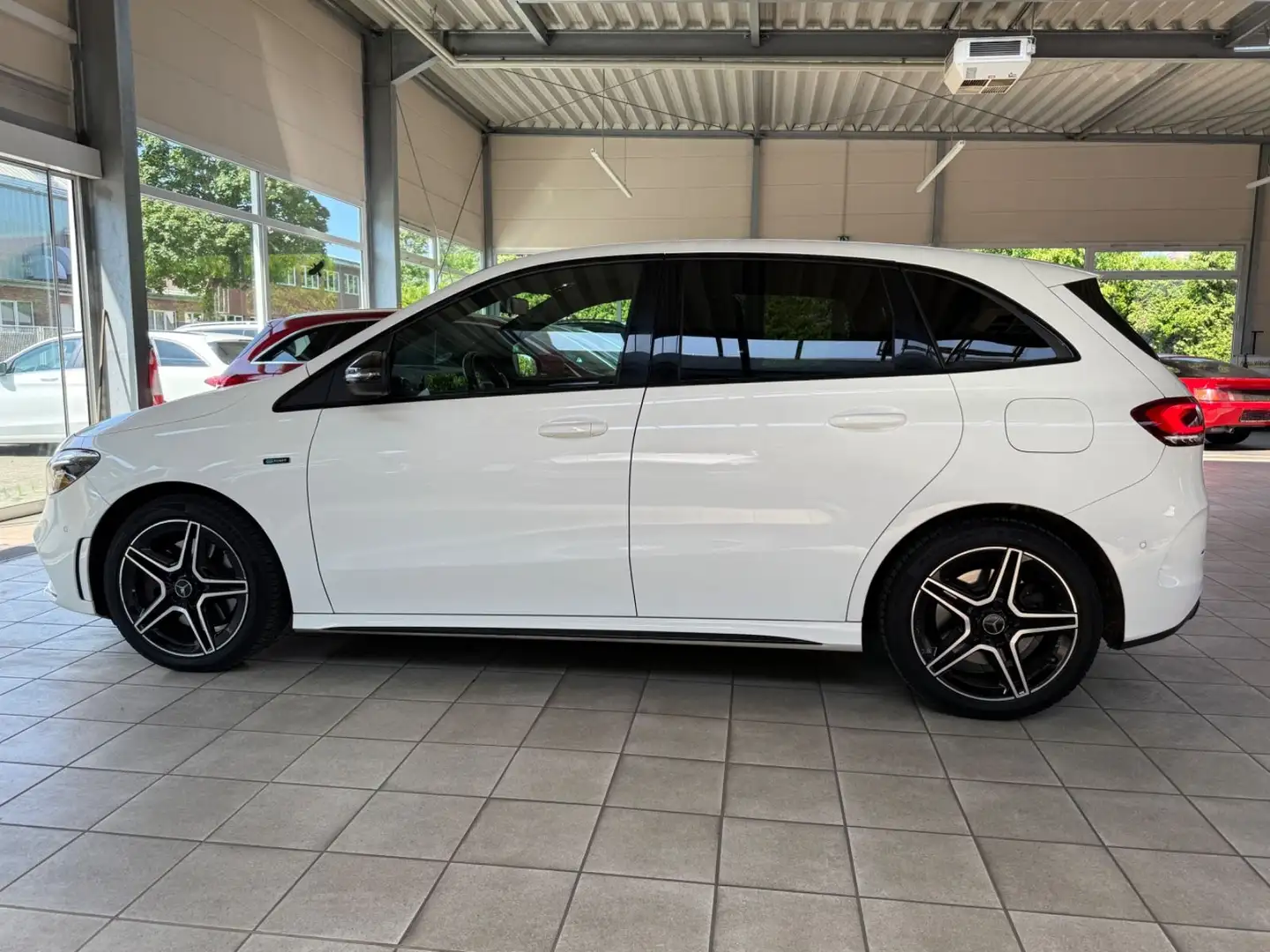 Mercedes-Benz B 250 e Edition AMG-Line Night/MBUX/LED/CarPlay Weiß - 2