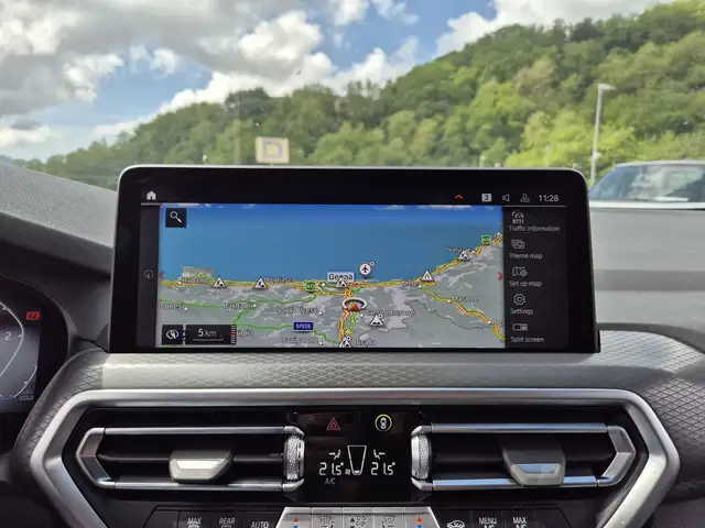 BMW X4 view 10