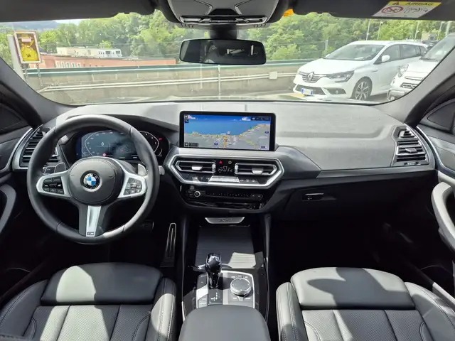 BMW X4 view 8