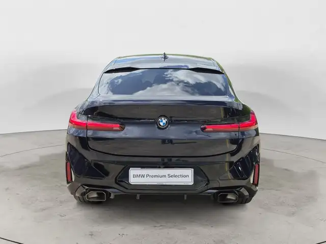 BMW X4 view 3