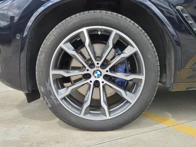 BMW X4 view 13