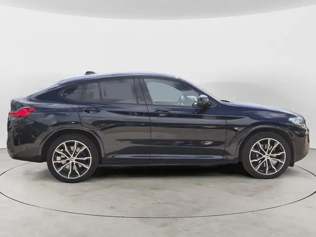 BMW X4 view 5