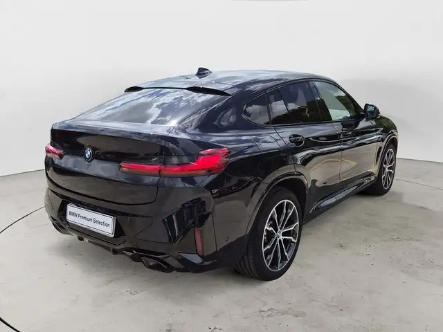 BMW X4 view 4