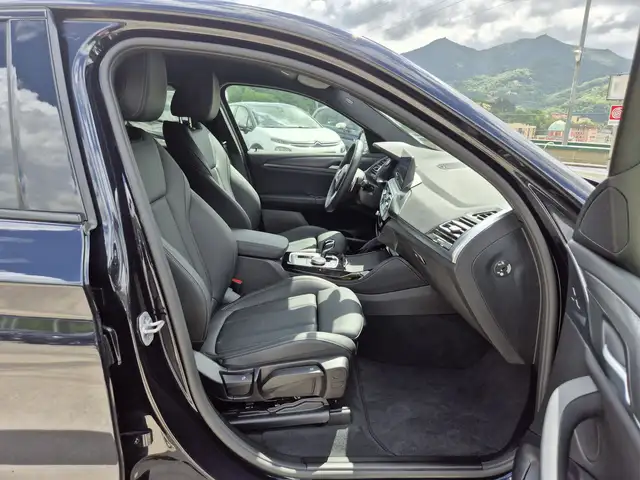BMW X4 view 9