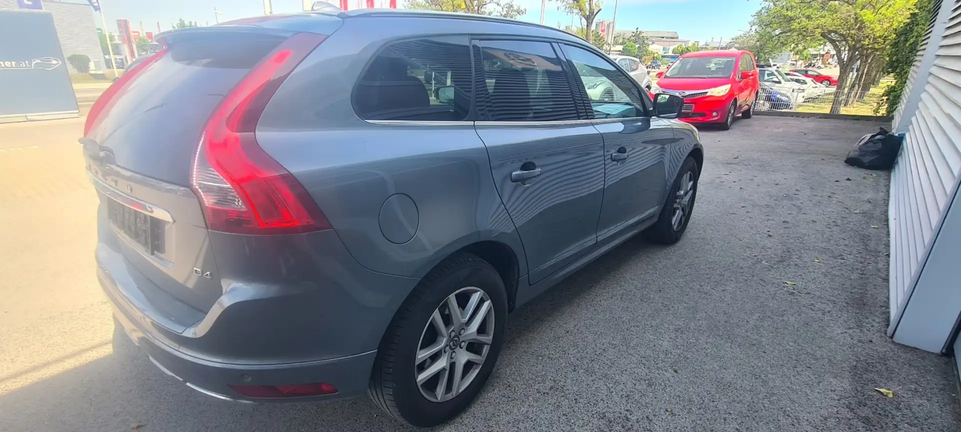 Volvo XC60 Basis AWD Grau - 1