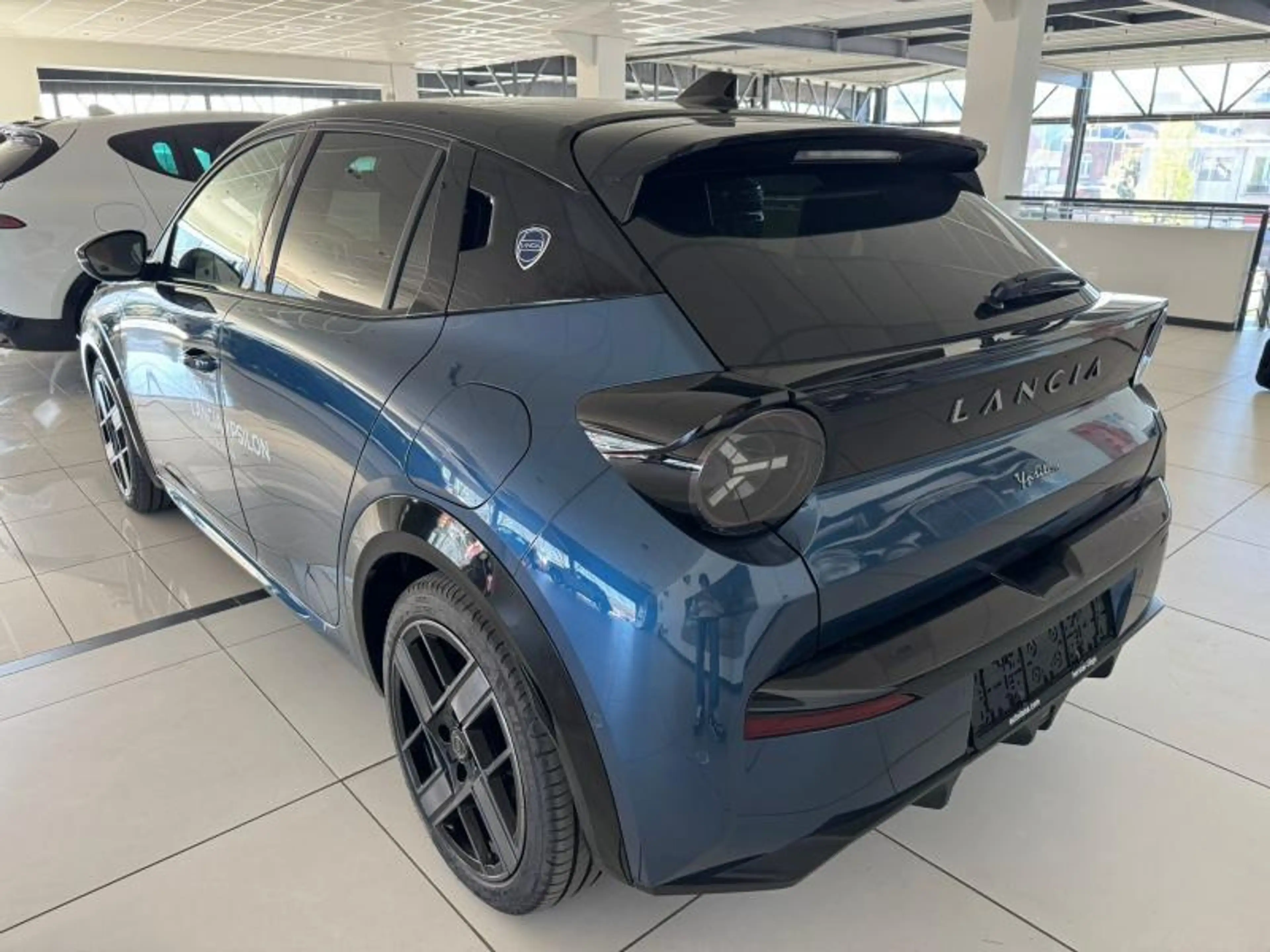 Lancia Ypsilon Électrique — photo 4