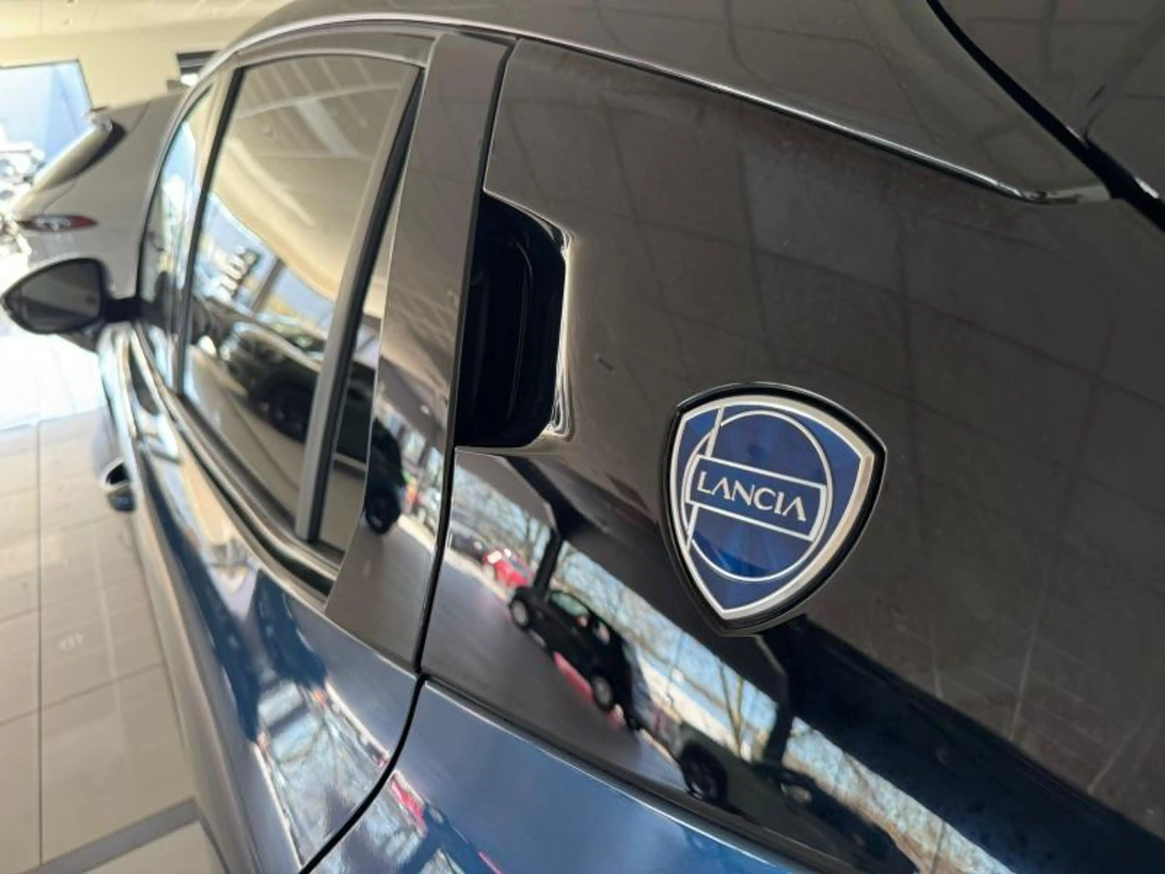 Lancia Ypsilon Électrique — photo 10
