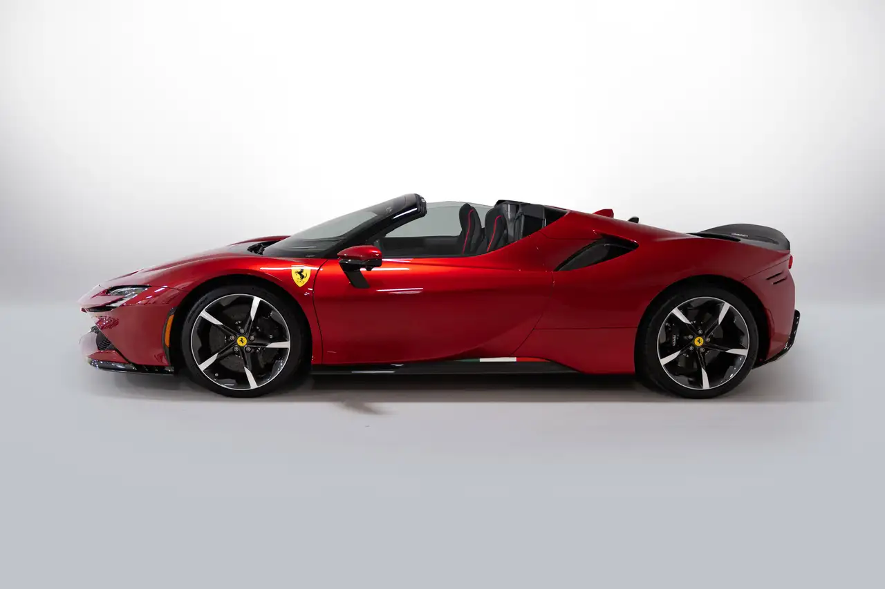 Ferrari SF90 Spider снимка Ferrari SF90 Spider
