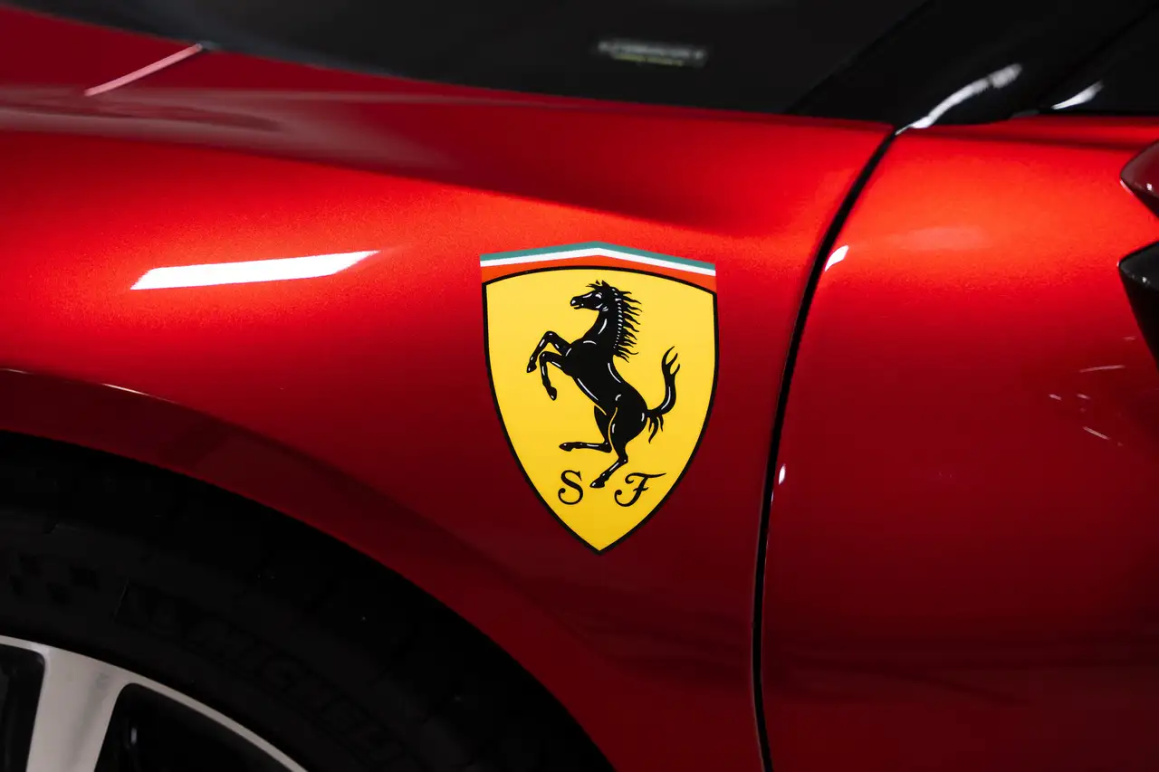 Ferrari SF90 Spider снимка Ferrari SF90 Spider