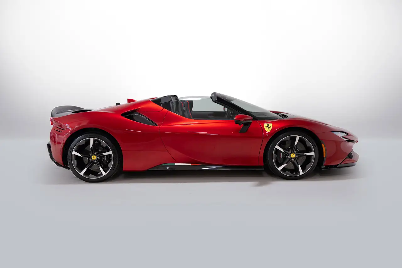 Ferrari SF90 Spider снимка Ferrari SF90 Spider