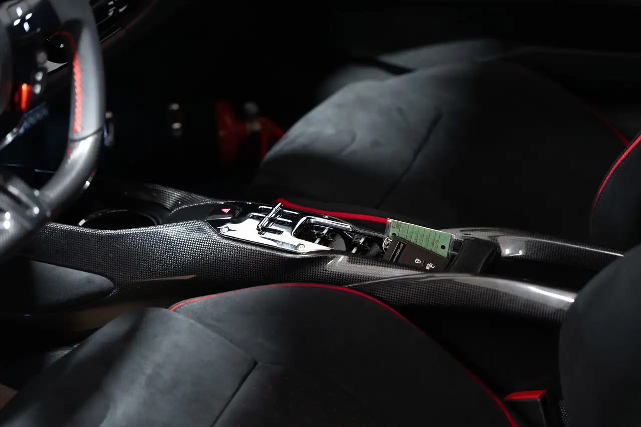 Ferrari SF90 Spider снимка Ferrari SF90 Spider