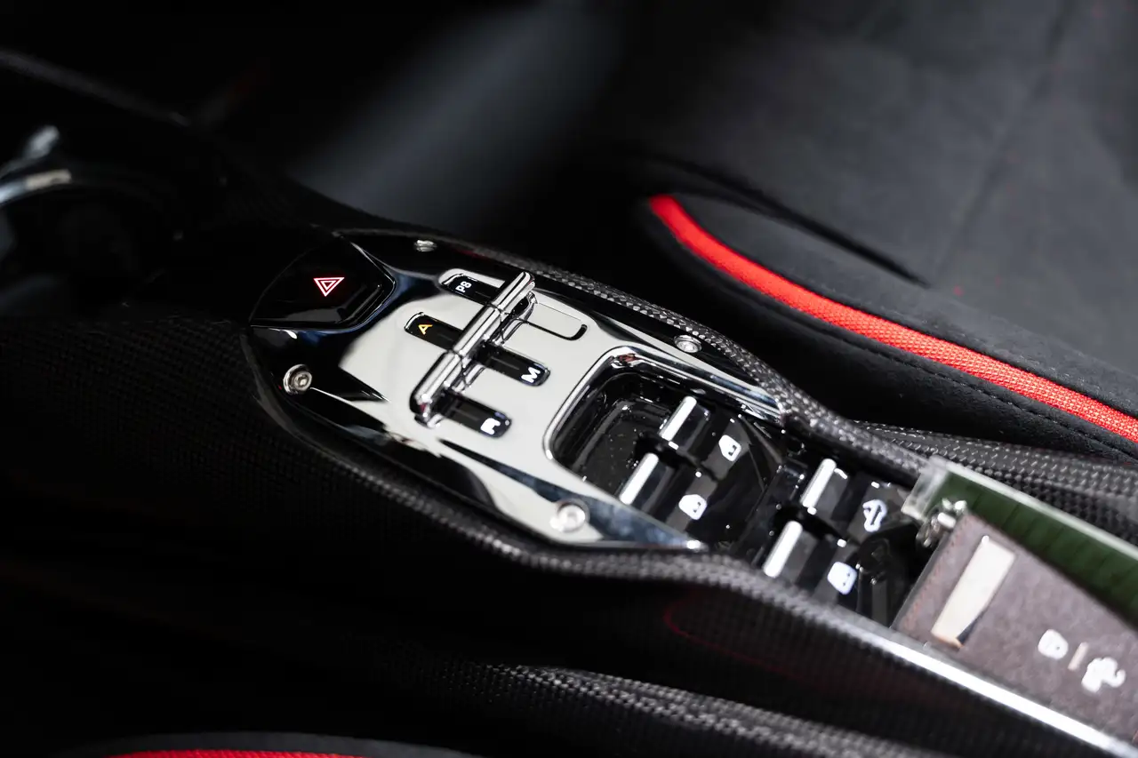 Ferrari SF90 Spider снимка Ferrari SF90 Spider