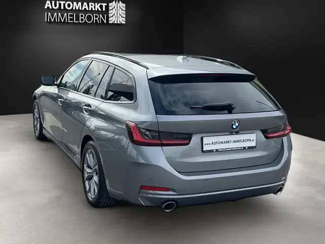 BMW 3 Series view 6