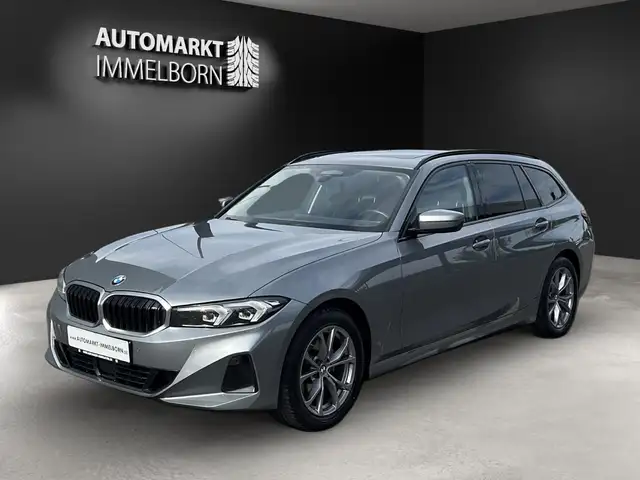 BMW 3 Series view 4