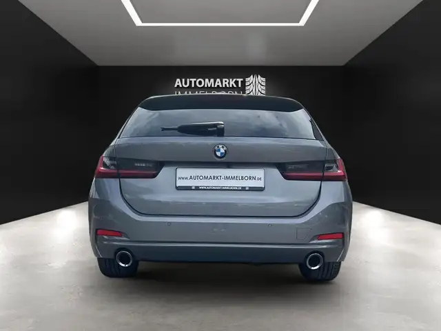 BMW 3 Series view 10
