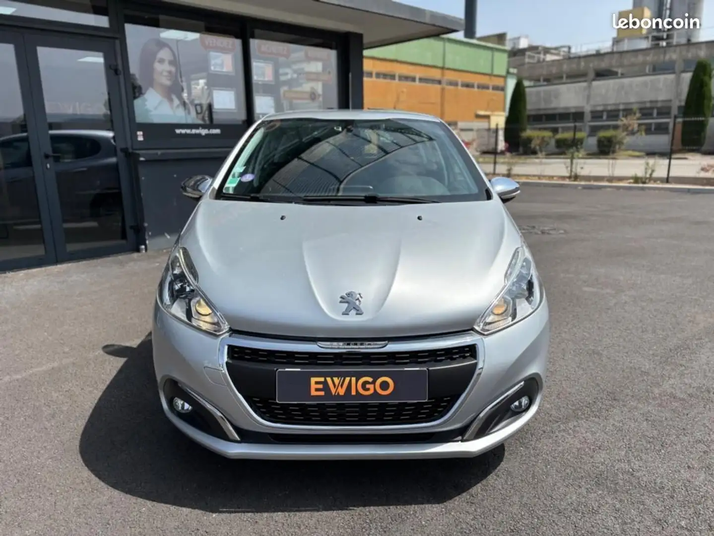 Peugeot 208 Finition ALLURE 82CH 1.2 APPLE CARPLAY DISTRIBUTIO Gris - 2