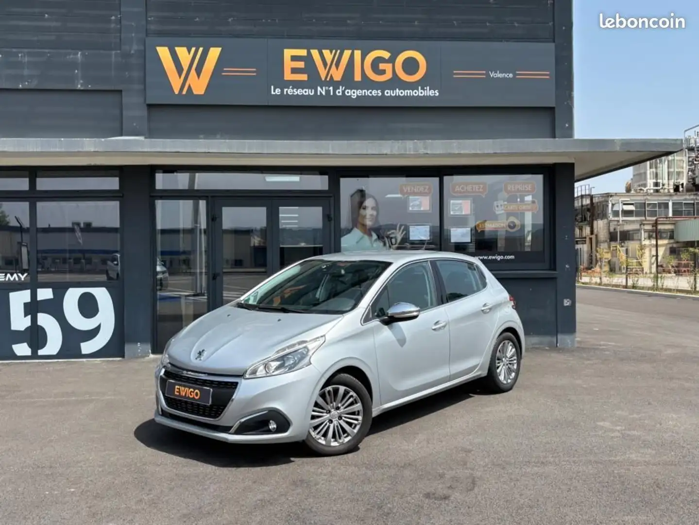 Peugeot 208 Finition ALLURE 82CH 1.2 APPLE CARPLAY DISTRIBUTIO Gris - 1