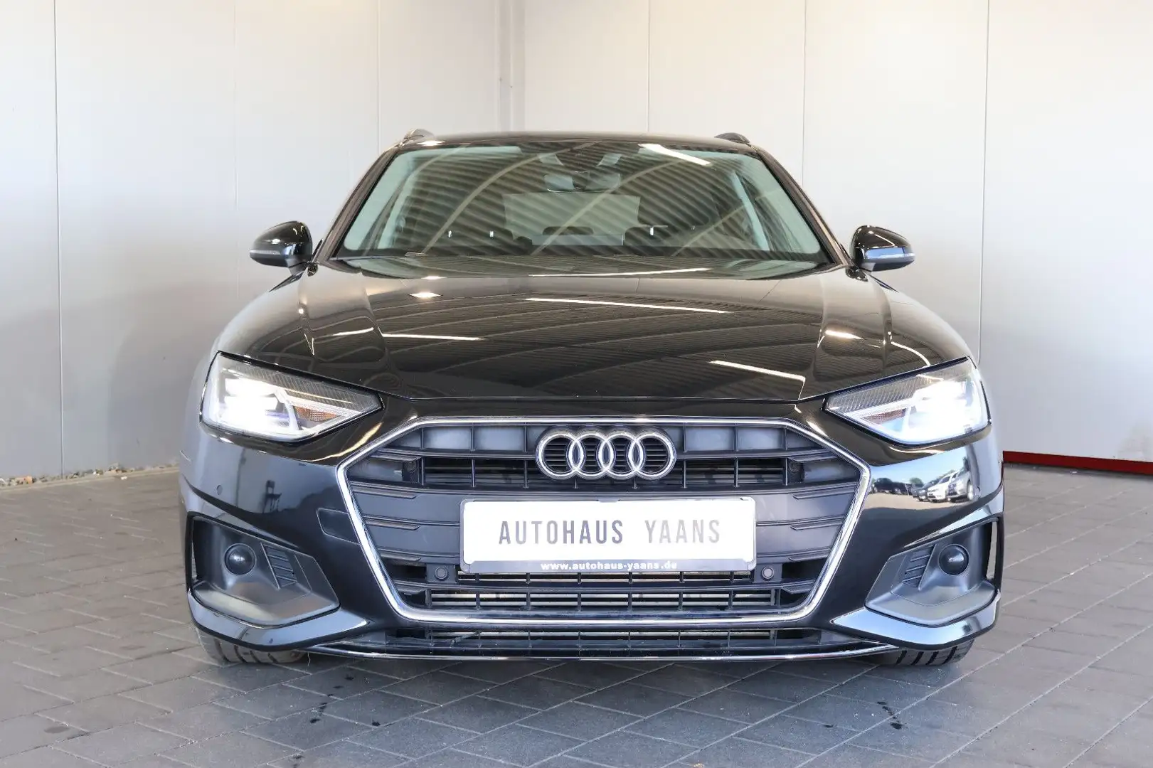 Audi A4 Avant 35 TFSI NAVI+FRONT+LED+17" Zwart - 2