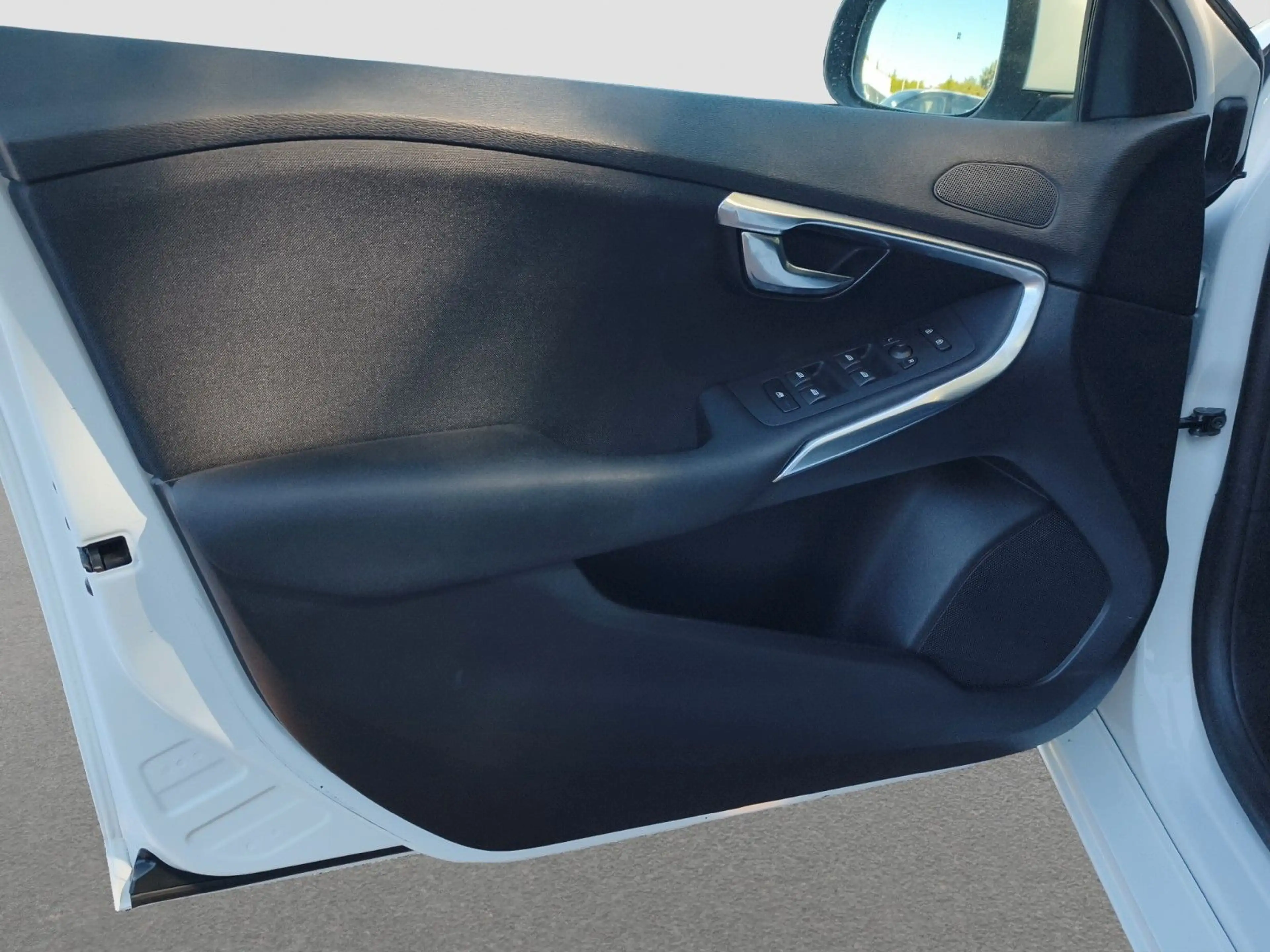 Volvo V40 You! — photo 13