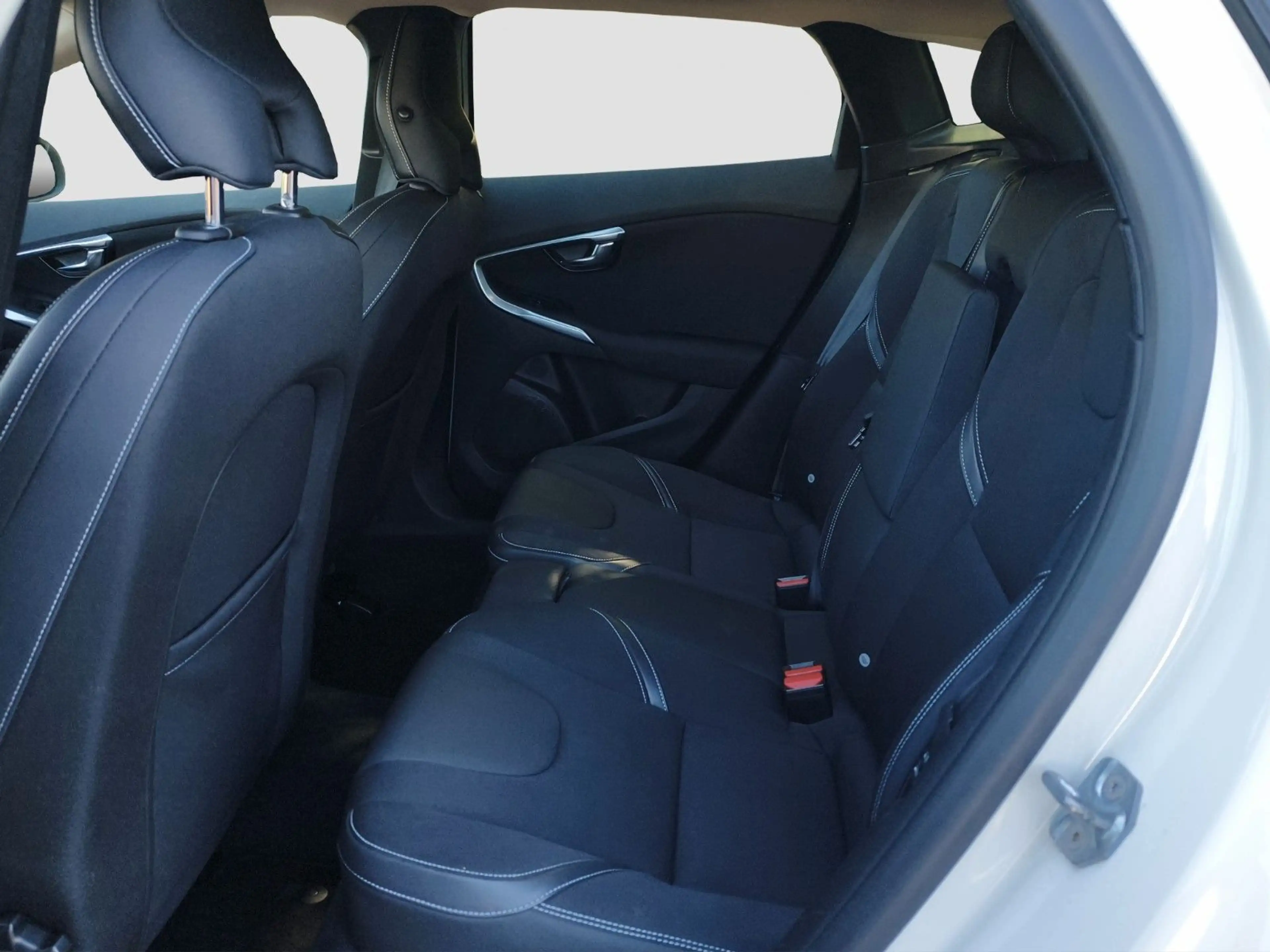 Volvo V40 You! — photo 14