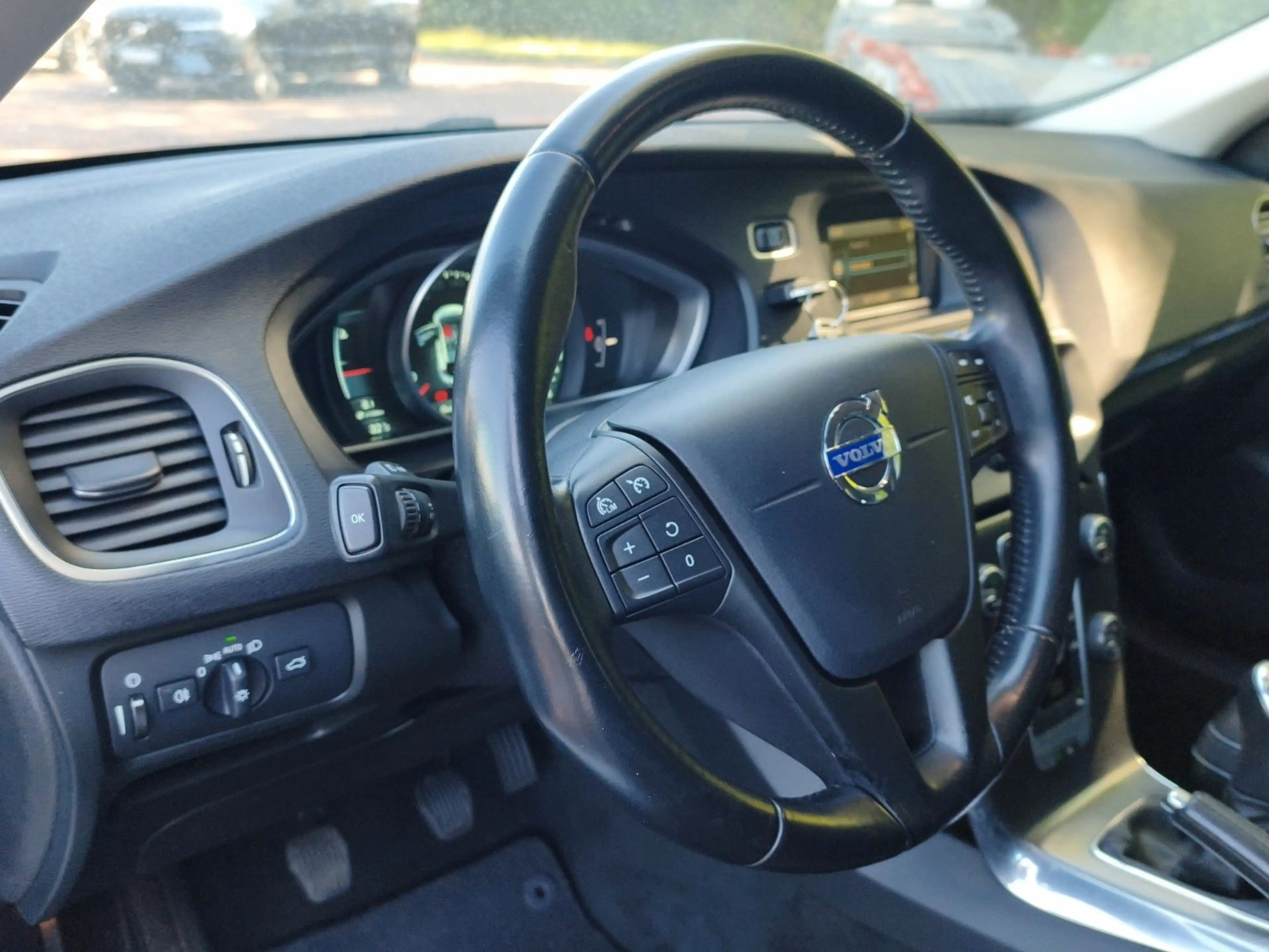 Volvo V40 You! — photo 12