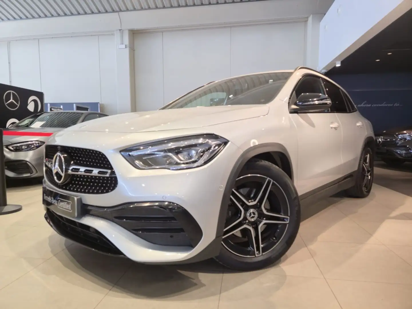 Mercedes-Benz GLA 200 200d 8G-DCT Plateado - 1