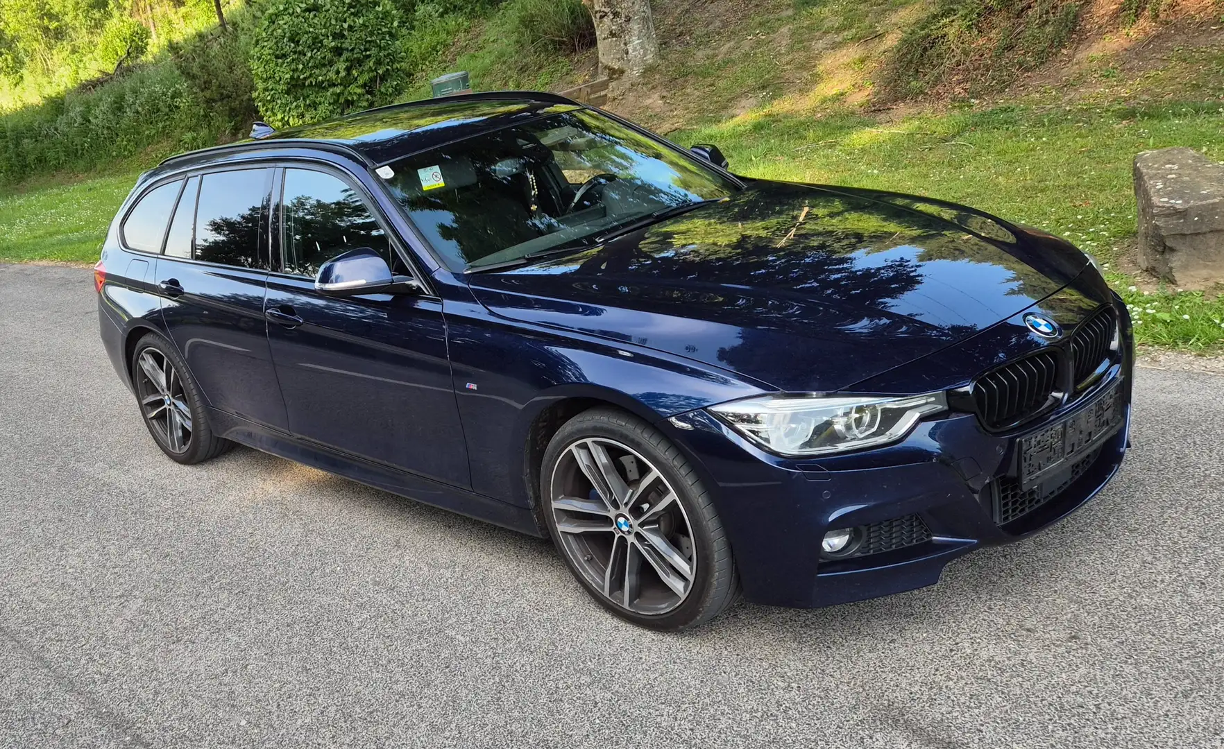 BMW 320 xDrive Touring M Sport Aut. Shadow Line Blau - 1