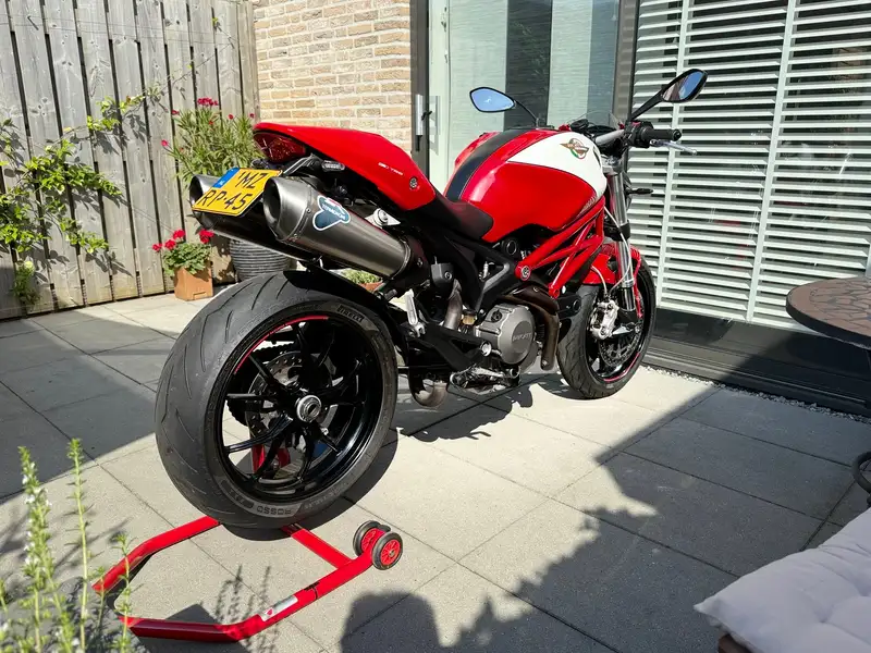 Ducati Monster 796 - foto 4