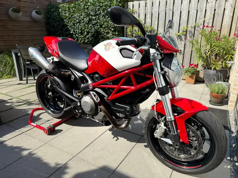 Ducati Monster 796 - foto 2
