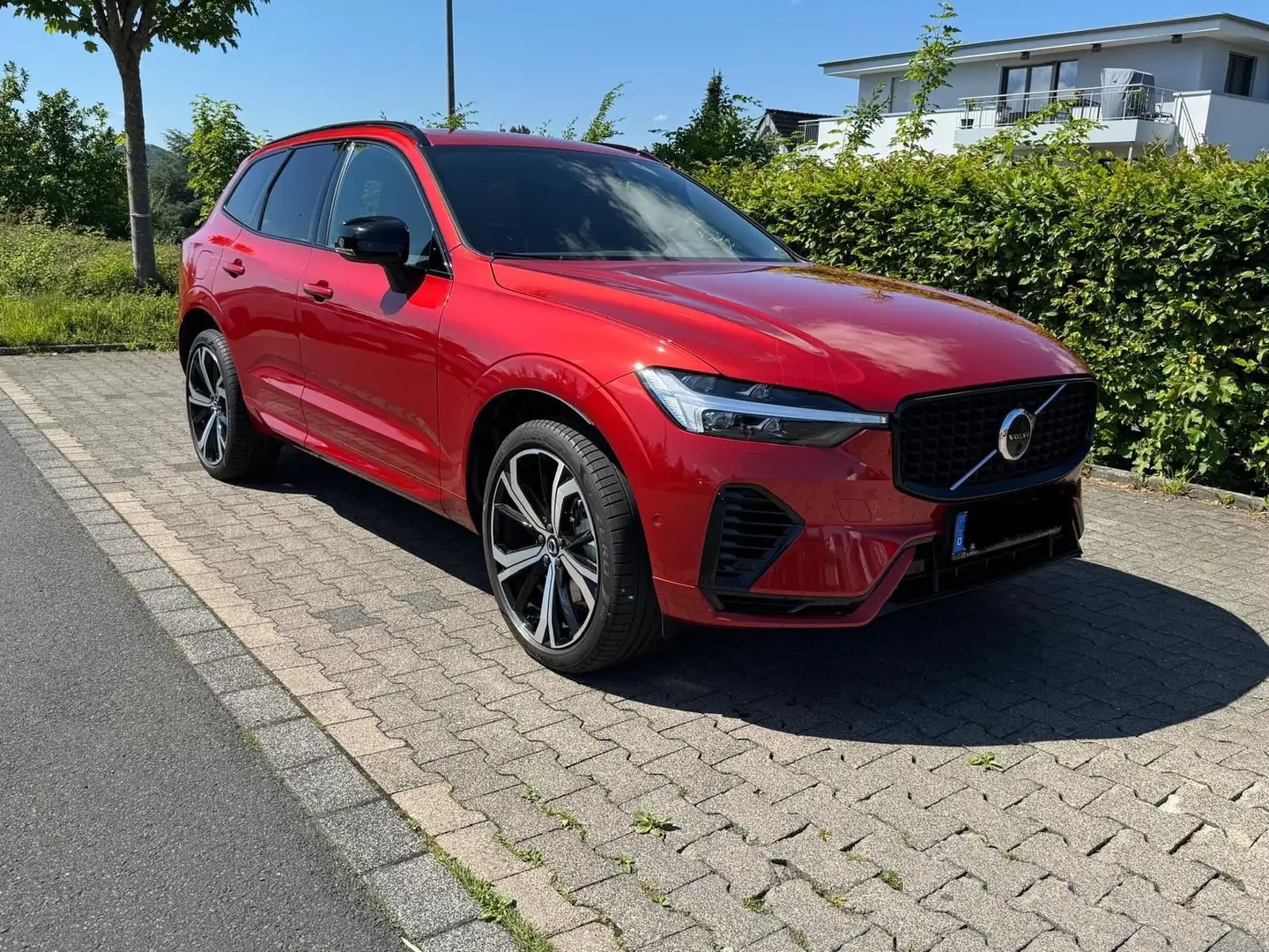 Volvo XC60 Recharge T6 AWD Recharge Plus Dark 8Gang Automatic Czerwony - 1