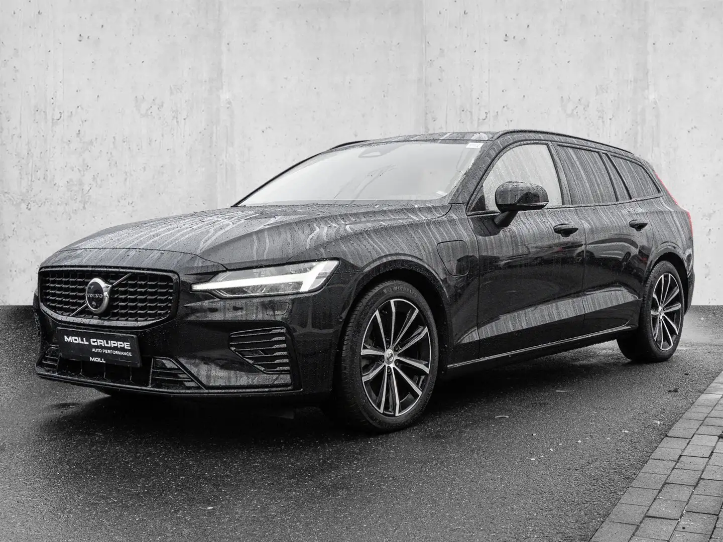 Volvo V60 T8 Twin Engine AWD Ultimate Dark Plug-In Pano ACC Schwarz - 2