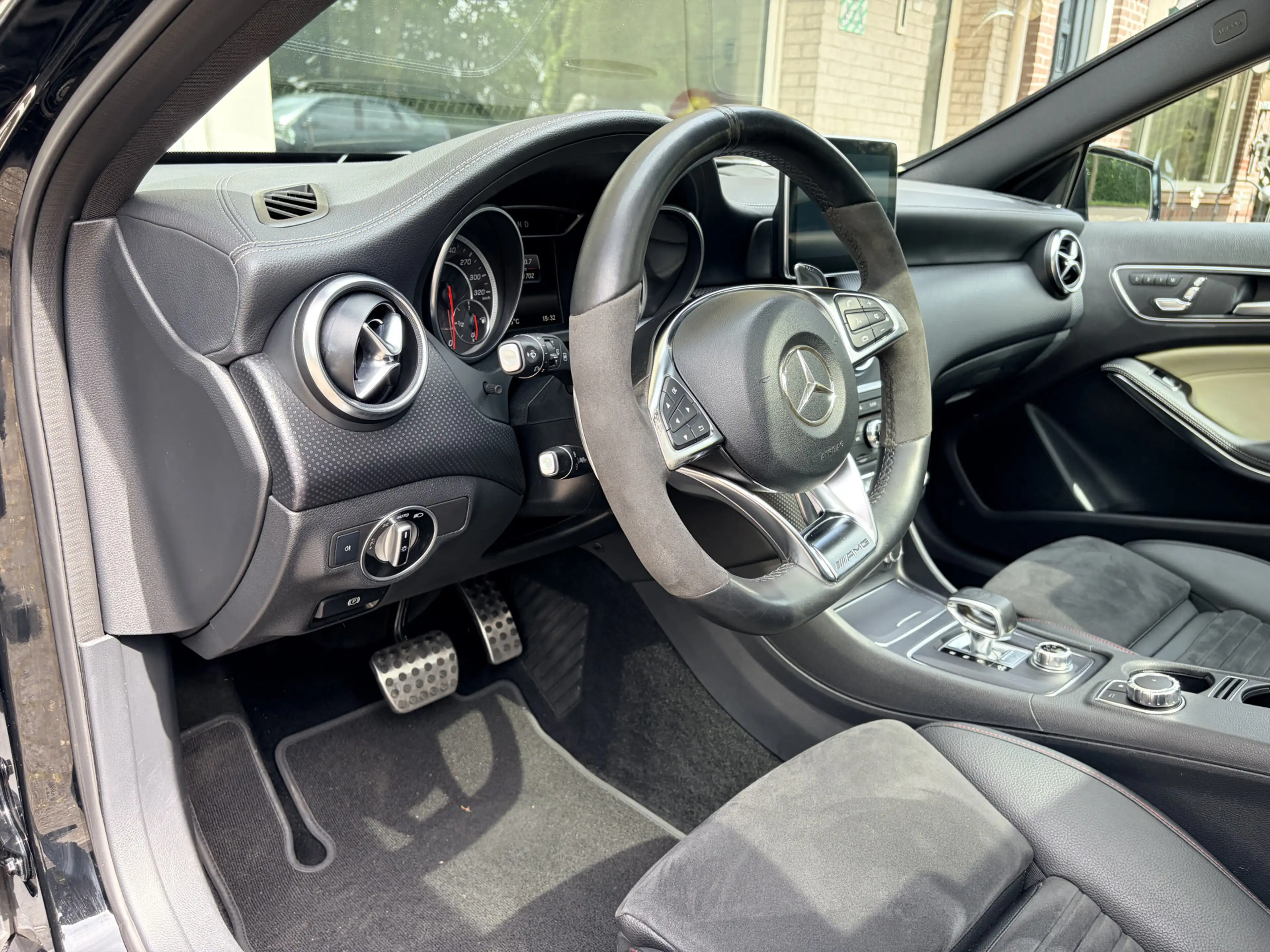 Mercedes-Benz A 45 AMG 4MATIC AMG Styling/Sportstoelen met memory/Leder v — photo 28
