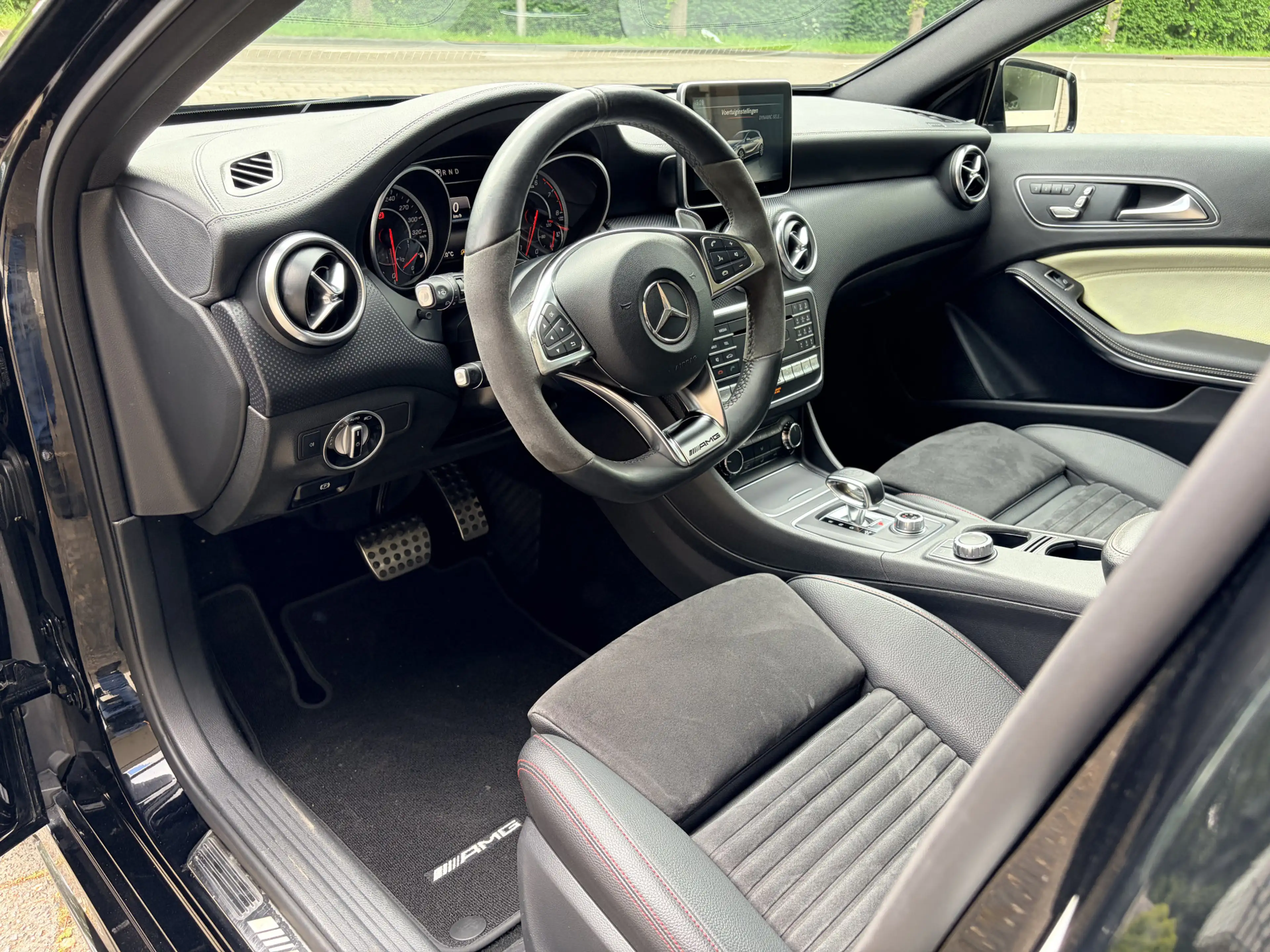 Mercedes-Benz A 45 AMG 4MATIC AMG Styling/Sportstoelen met memory/Leder v — photo 21