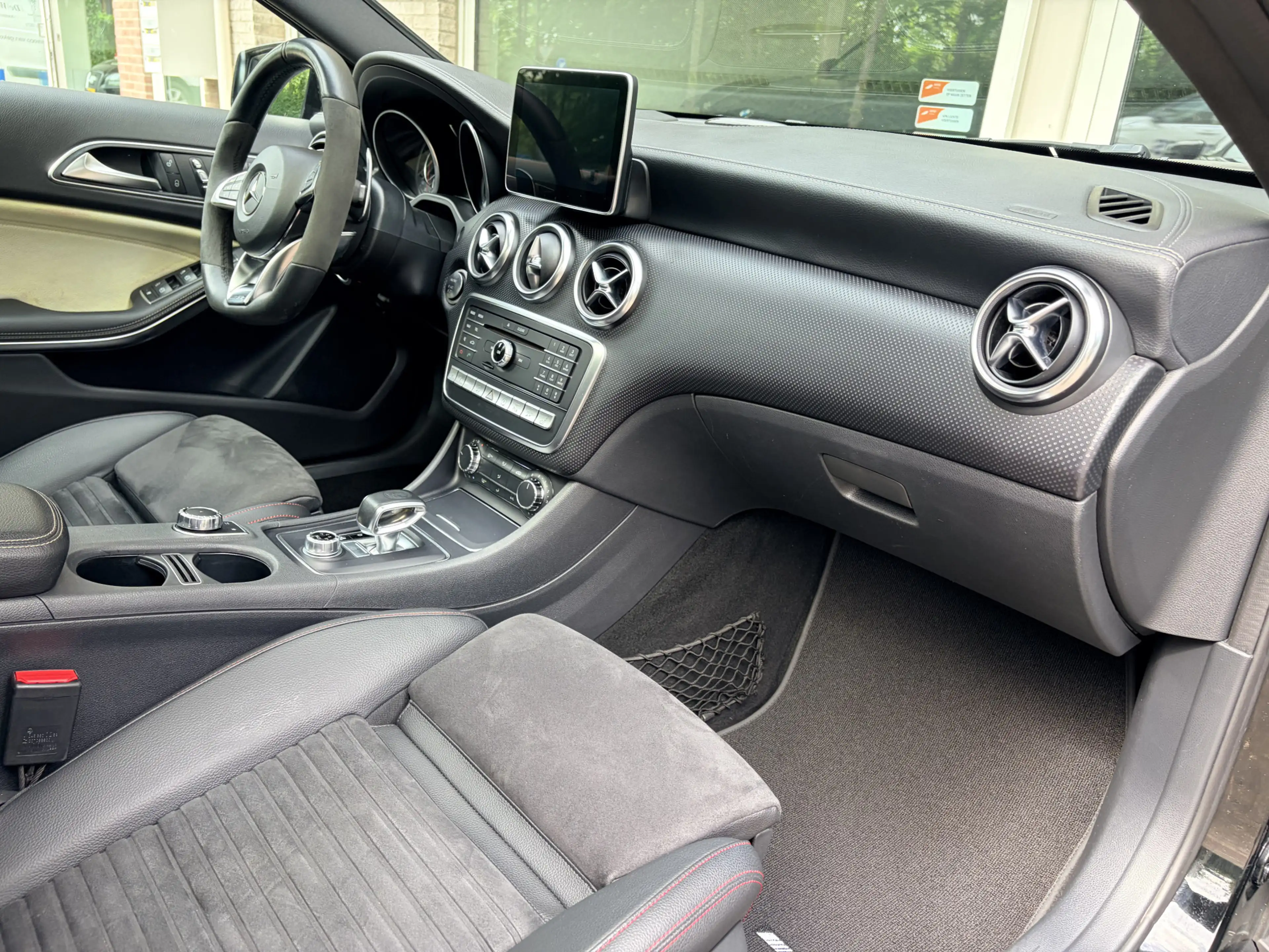 Mercedes-Benz A 45 AMG 4MATIC AMG Styling/Sportstoelen met memory/Leder v — photo 33