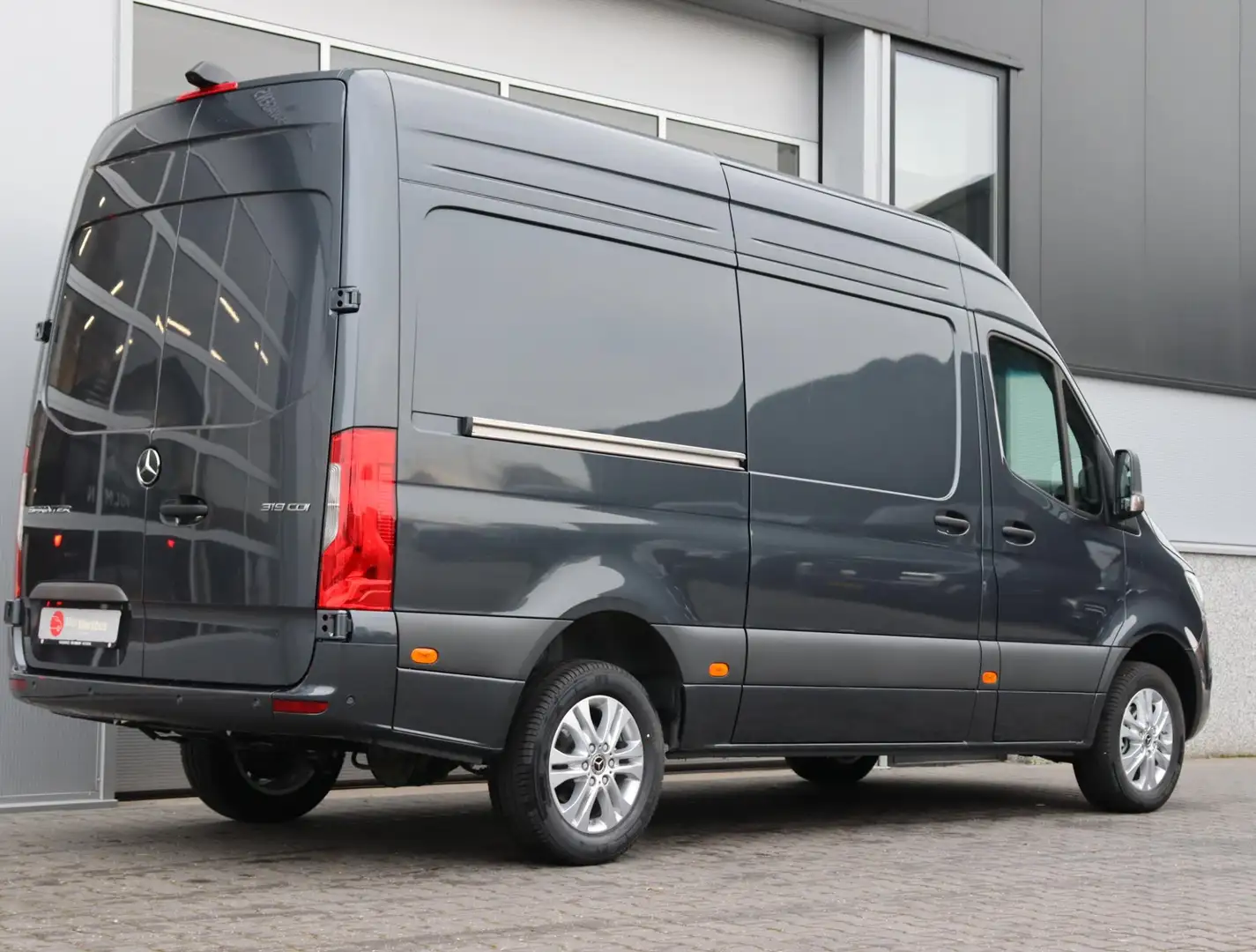 Mercedes-Benz Sprinter 319 1.9 CDI L2H2 Pro 3.5T Trekgewicht | Distronic Grijs - 2