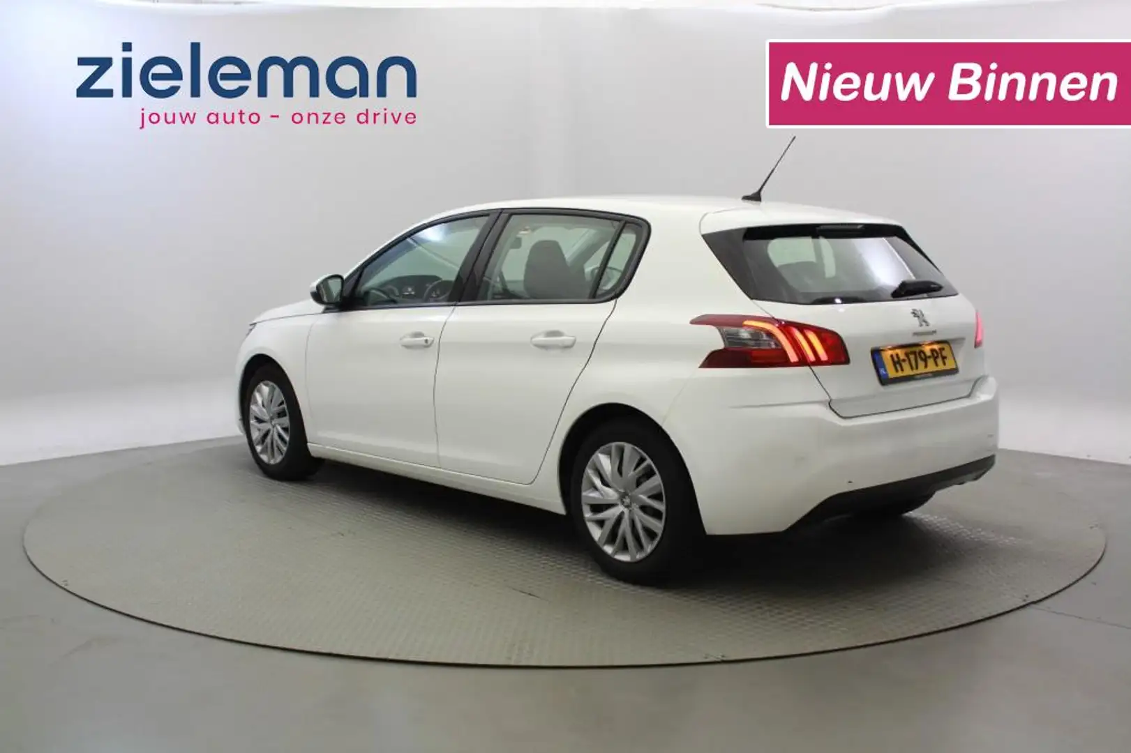 Peugeot 308 1.2 PureTech - Carplay, Cruise, Navi Bílá - 2