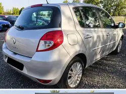 Renault Clio III 1.2 16V 75