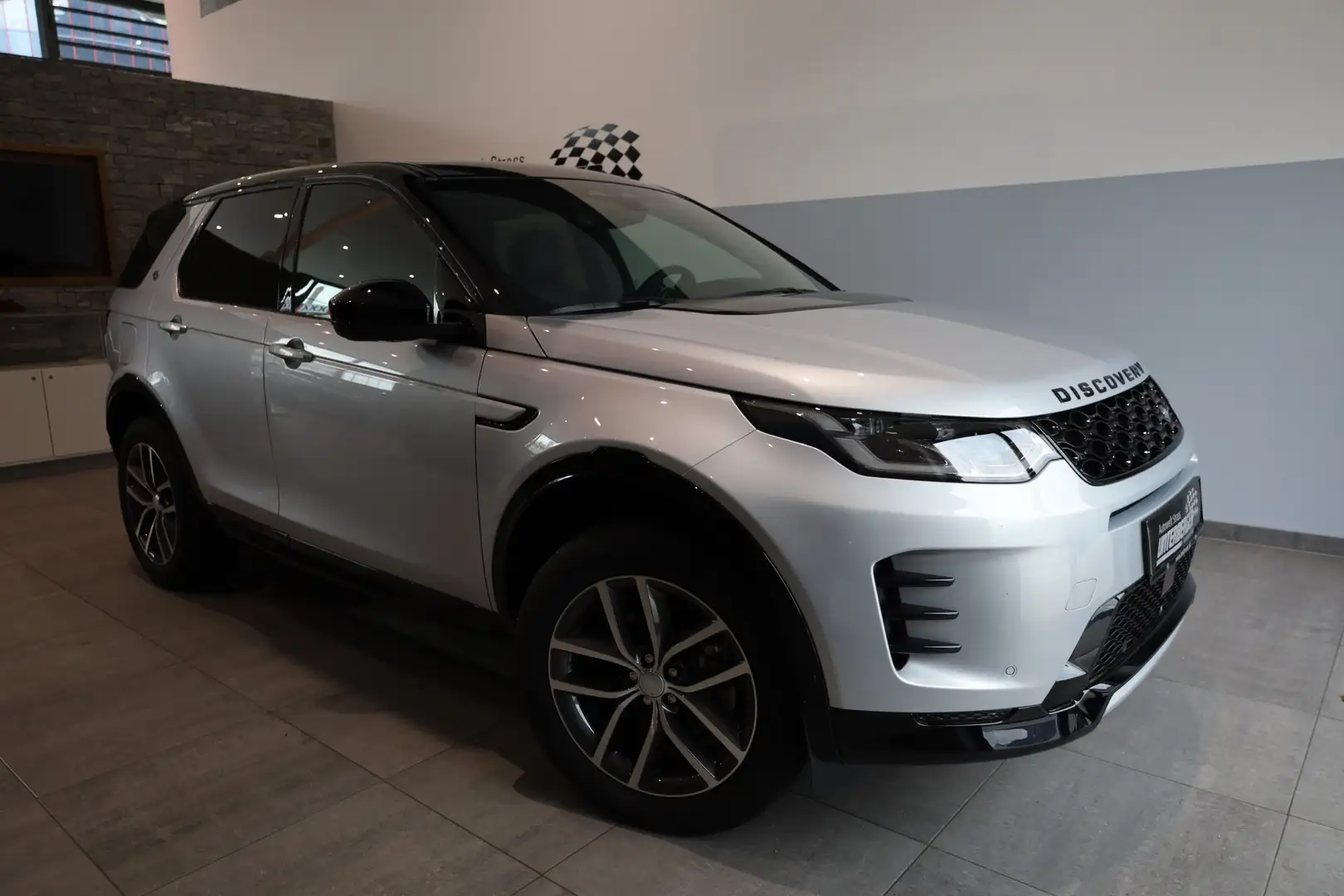 Land Rover Discovery Sport P300e R-Dynamic SE 1.5 Silber - 1