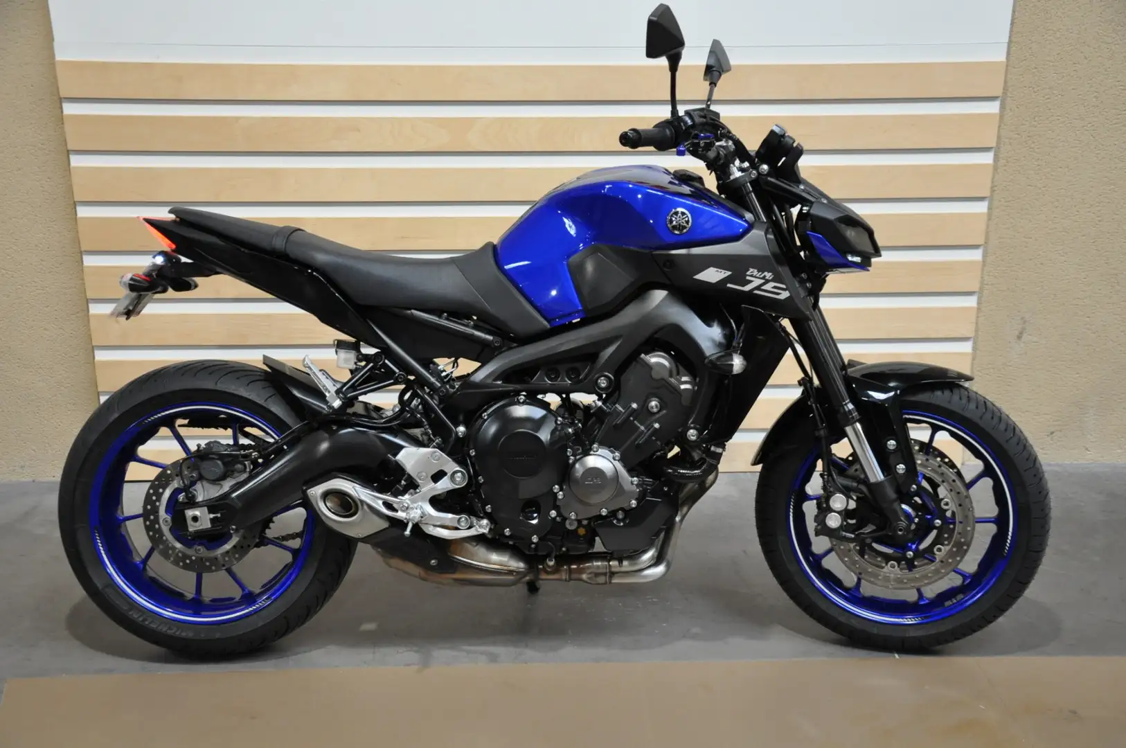 Yamaha MT-09 Bleu - 1