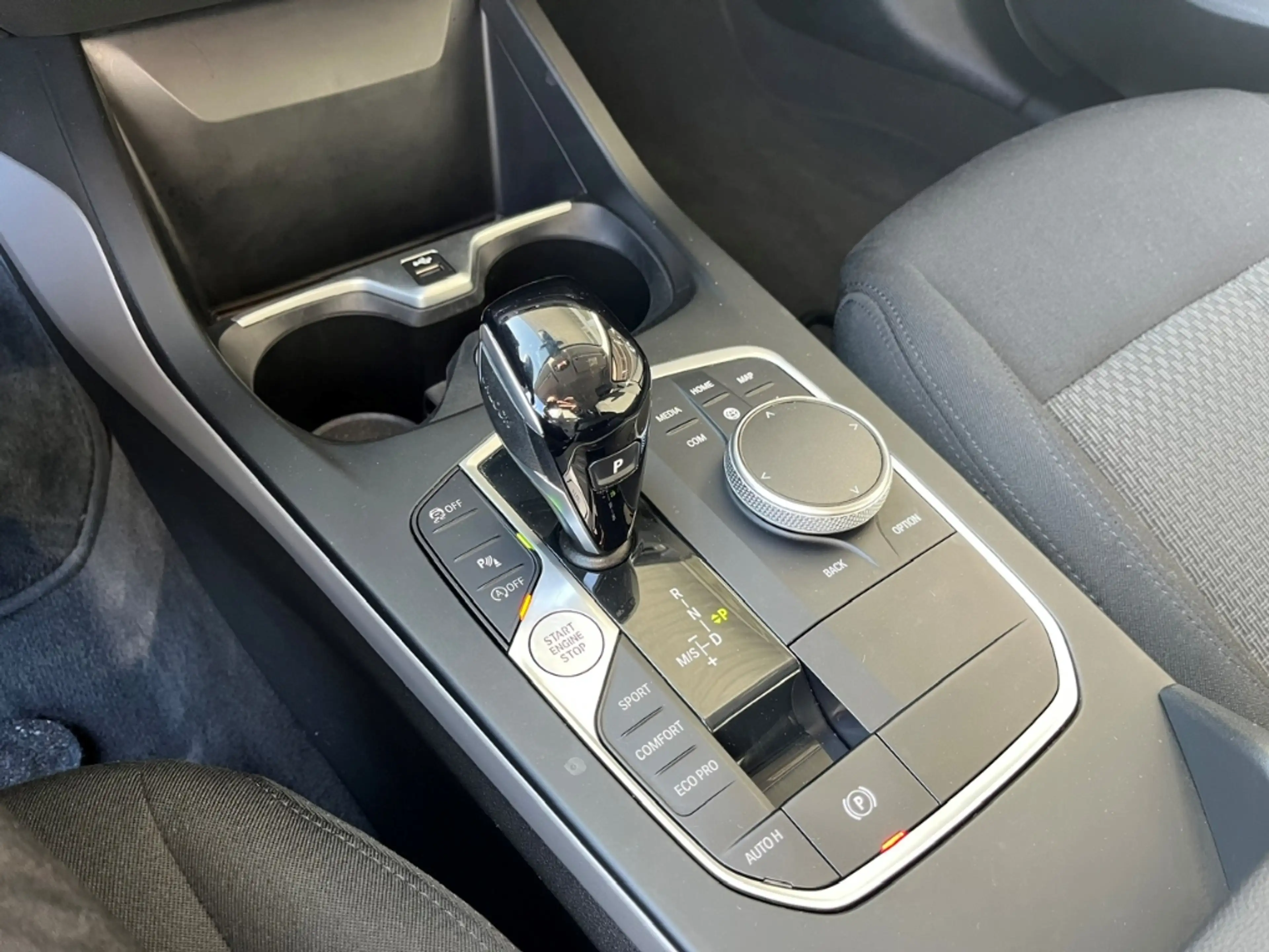 BMW 116 iA Lim. LMR Navi LED Parkass. SHZ Tempomat LiveCoc — photo 12