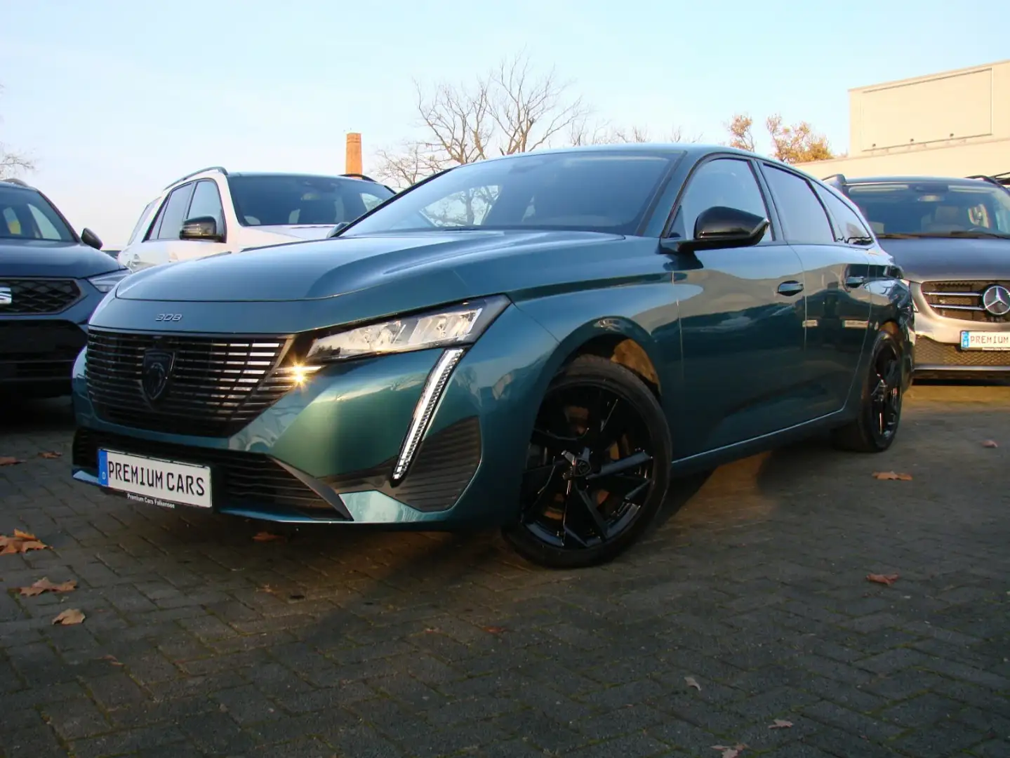 Peugeot 308 SW 1.6 Hybrid Allure Pack HY 180 ACC 360º Blau - 2