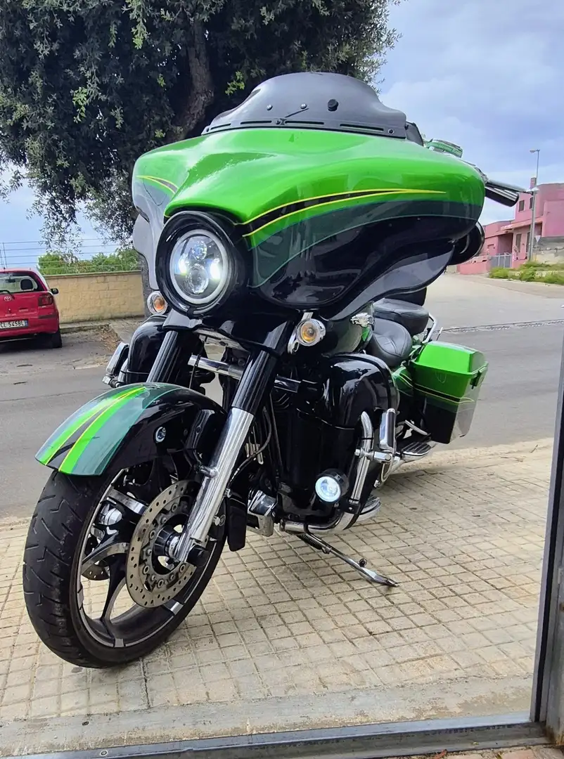 Harley-Davidson Street Glide CVO Verde - 1