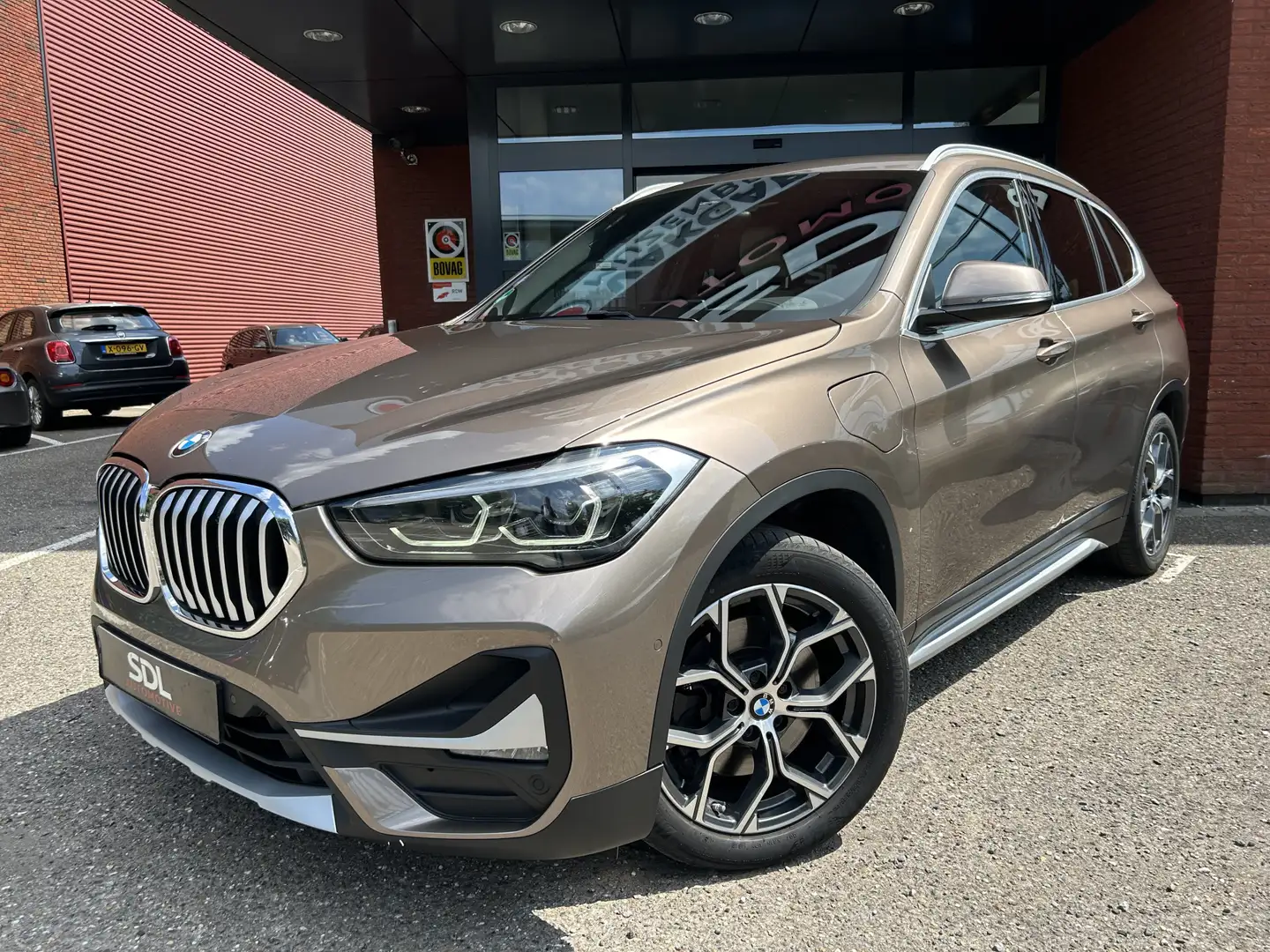 BMW X1 xDrive25e High Executive // FULL LED // NAVI // CA Brun - 2