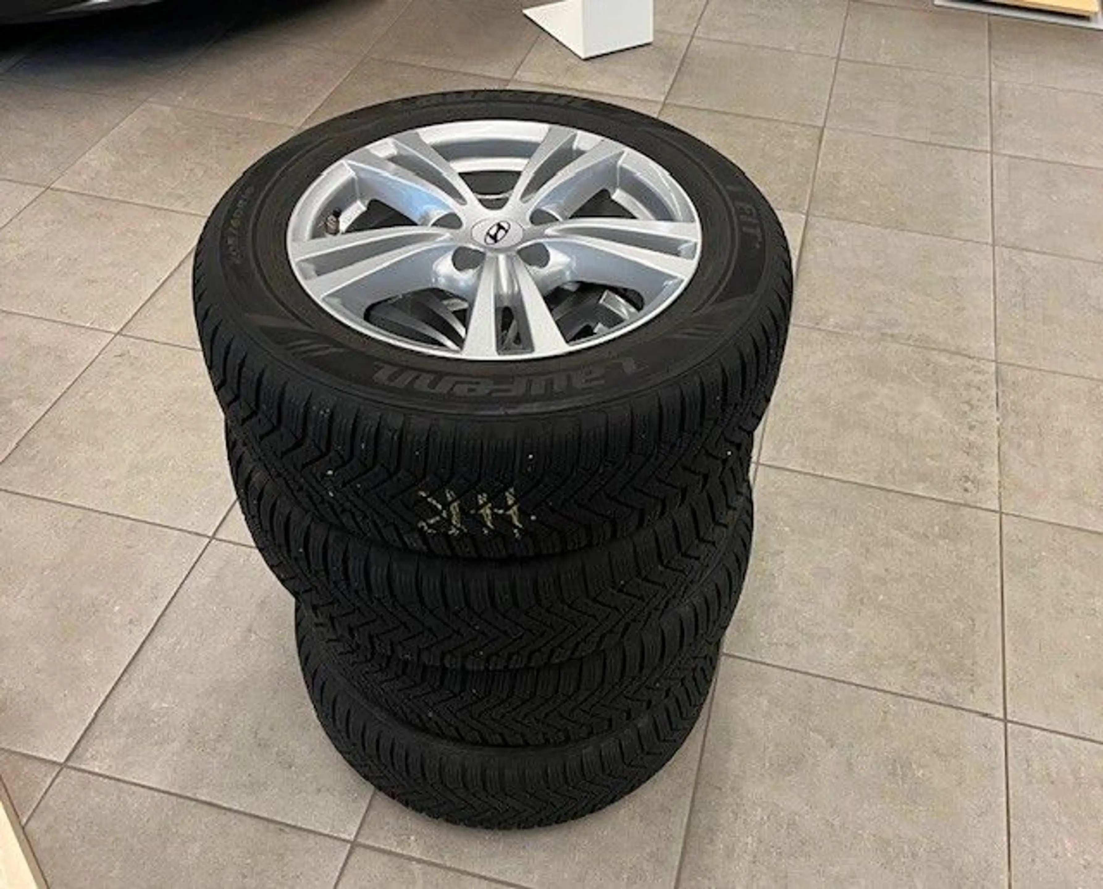 Hyundai IONIQ 1.6l GDi PLUG-IN HYBRID — photo 13