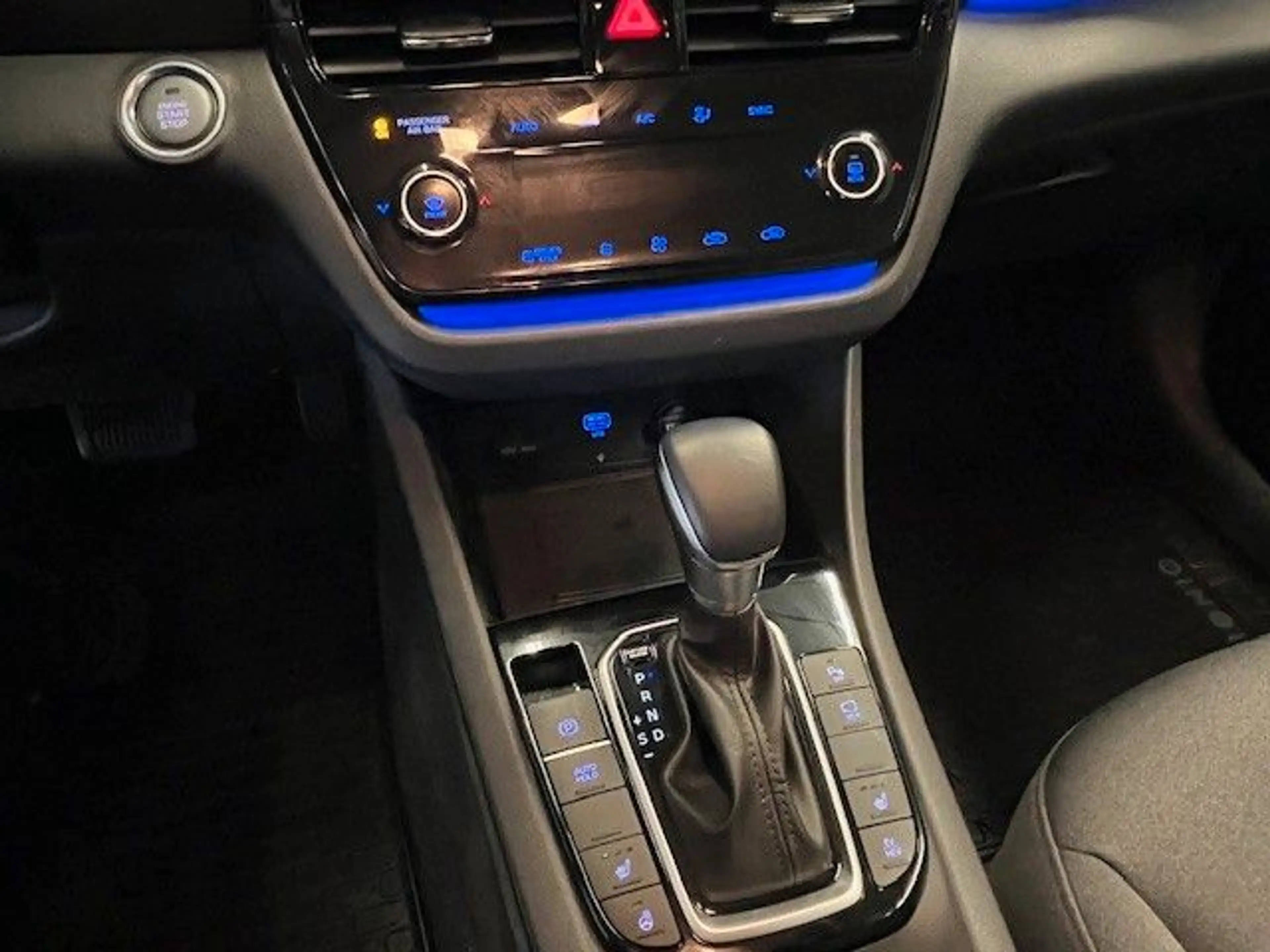 Hyundai IONIQ 1.6l GDi PLUG-IN HYBRID — photo 11